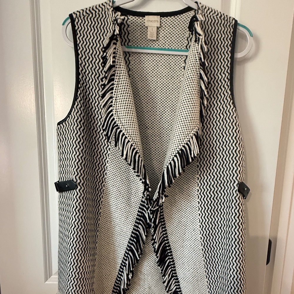 Chicos Open Front Knit Woman's SZ 1 or Med. Black White Fringe Wool Vest